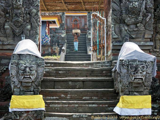 Gianyar Entrada al templo - Bali