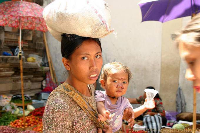Mujer y niño manchadas Gianyar - Bali