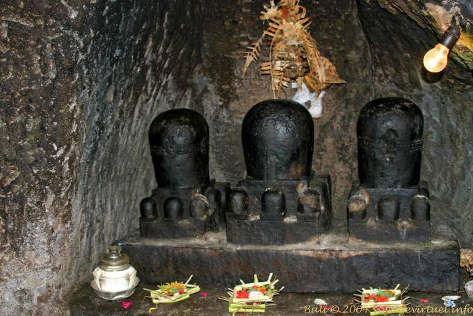 Los tres lingams Goa Gajah - Bali