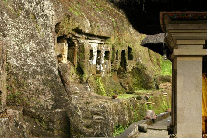 Gunung Kawi, Mausoleos del otro lado del río - Bali