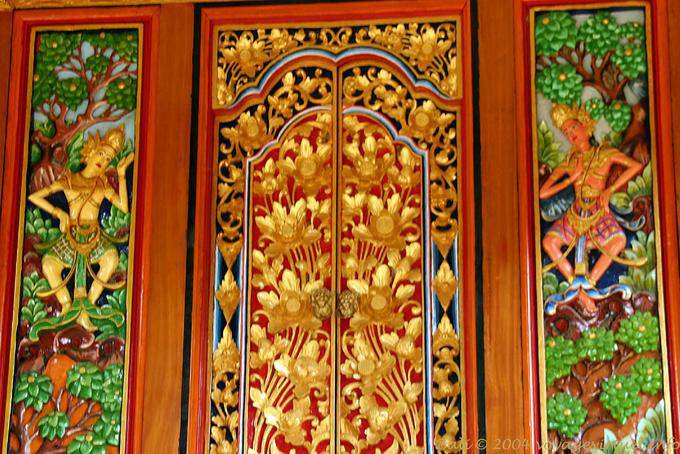 Puerta detalle colorido Kehen Templo - Bali