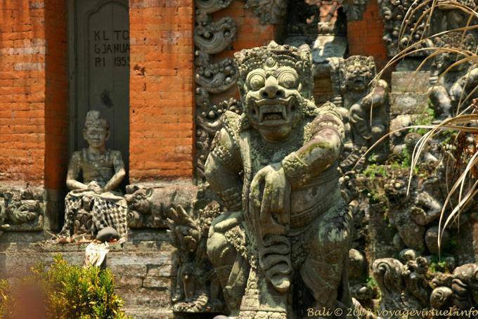 Piedra orfebre, Templo Kengetan - Bali