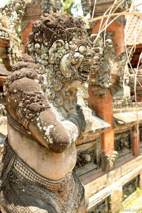 Figura dios monstruoso, Templo Kengetan - Bali