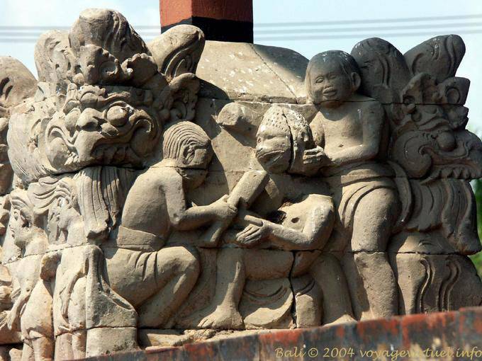 Estatua de los palacios flotantes o Taman Gili Klugkung - Bali