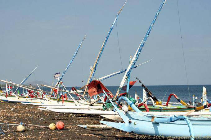 Flotilla de canoas Kusamba - Bali