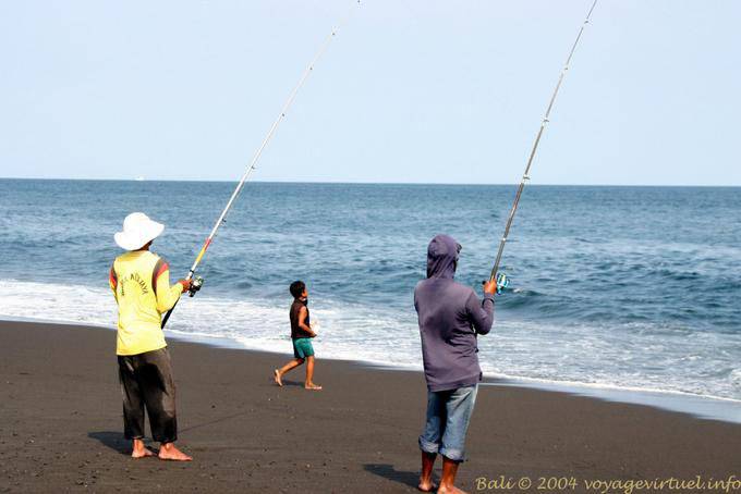 Pesca en la playa Kusamba - Bali