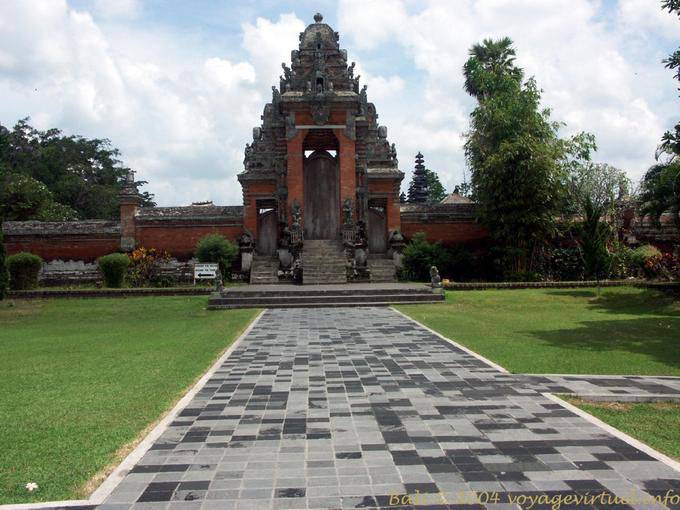 Sanctuaire de l'entrée, Mengwi Taman Ayun , Bali