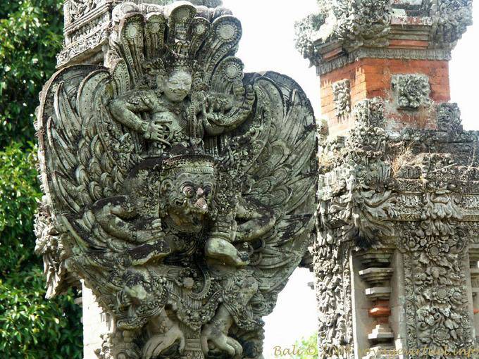 Grand Garuda de pierre, Mengwi Taman Ayun - Bali