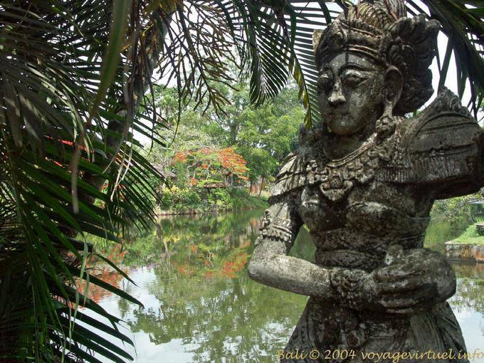Estatua femenina, Mengwi Taman Ayun - Bali