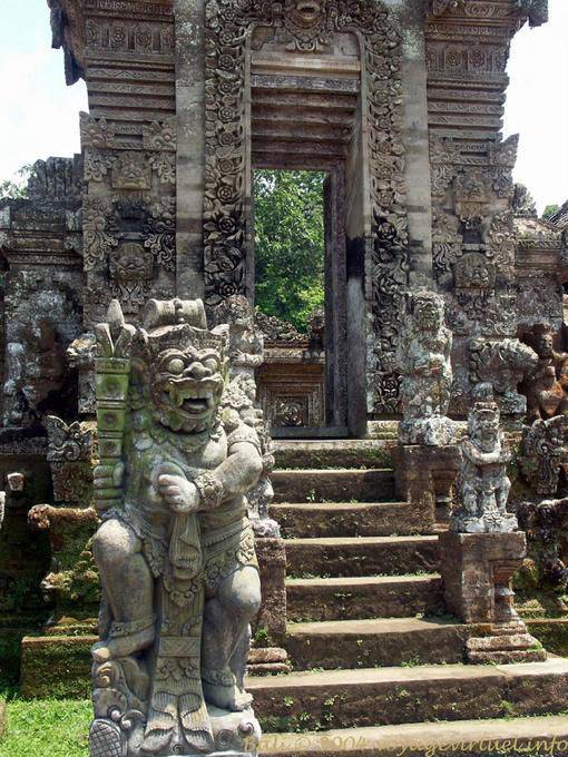 La entrada del templo, Penglipuran - Bali