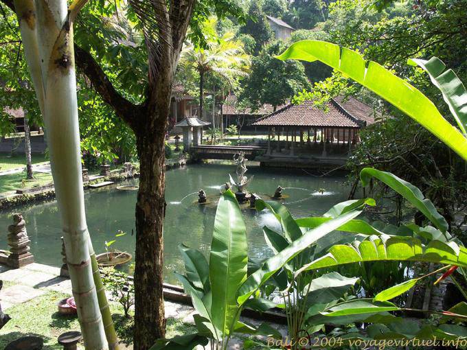 Cuenca del templo de Pura Gunung Kawi - Bali
