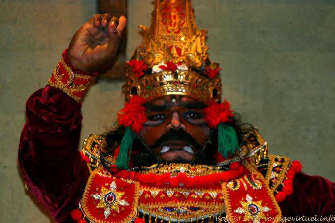 Figura mítica en un espectáculo de danza balinesa, Ramayana Nusa Dua - Bali