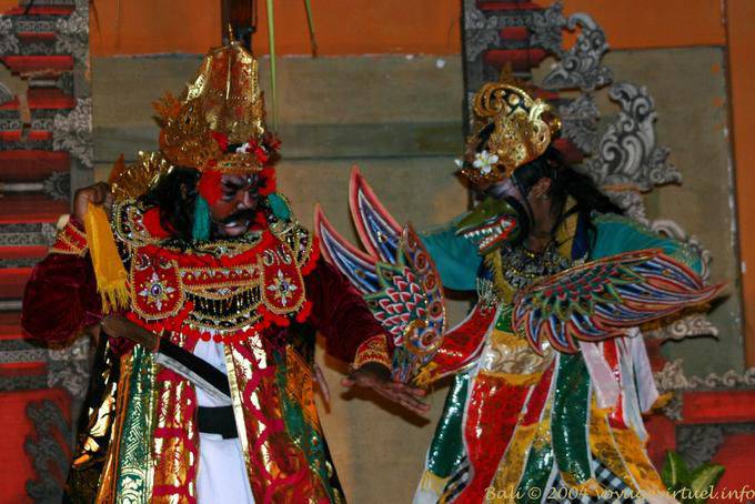 Clash balinesa danza balinesa danza Ramayana Nusa Dua - Bali