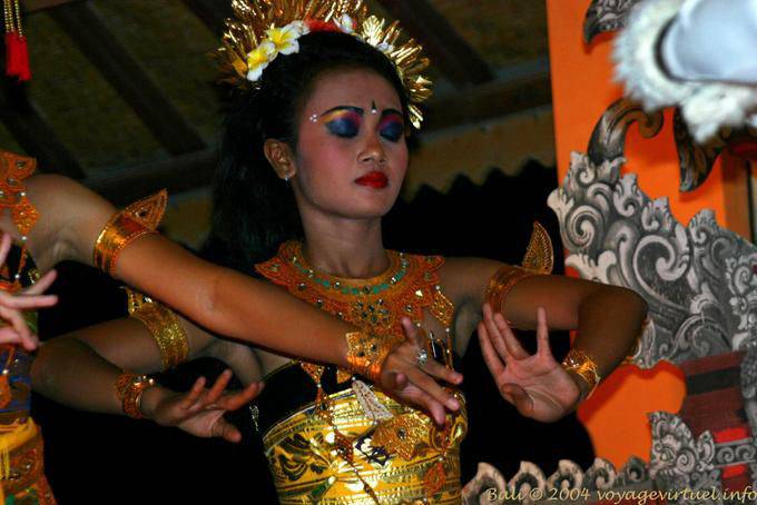 Bailarín con los ojos cerrados, el Ramayana danza - Bali