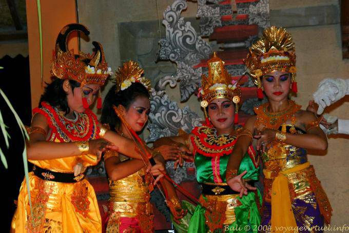 Amazonas, tiro con arco, bailar Ramayana Nusa Dua - Bali