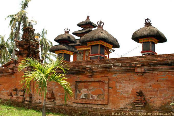 Pináculos del templo, Rambut Siwi - Bali