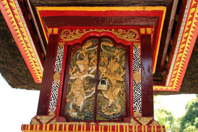 Tabernáculo con candado, Tirta Empul - Bali
