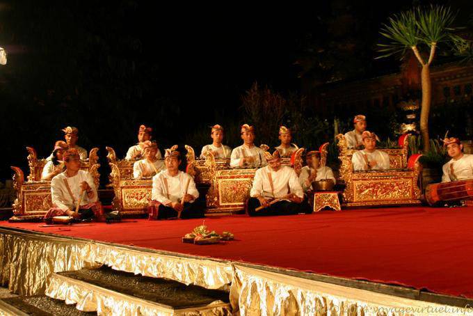 Orquesta de Gamelan de Bali, Barong danza - Bali