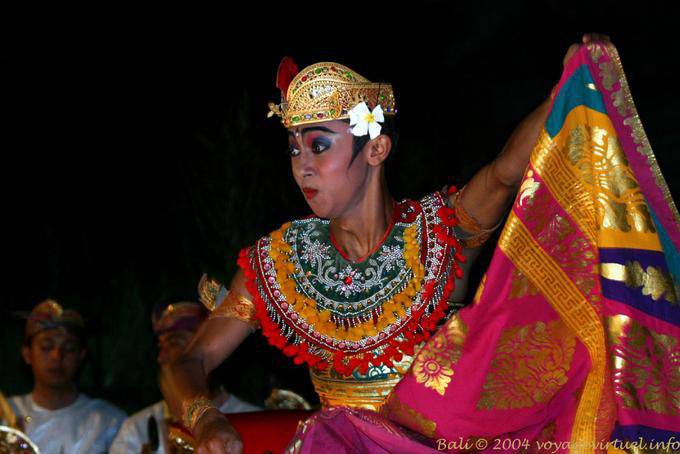 Mimetismo Especial, Barong danza - Bali
