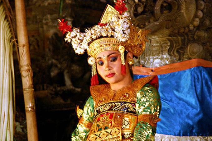 Magia de la danza balinesa Barong danza - Bali
