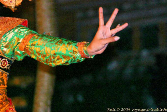 Dedos bailarina de danza Barong - Bali