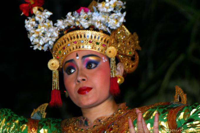 Ojos coronado danza Barong - Bali