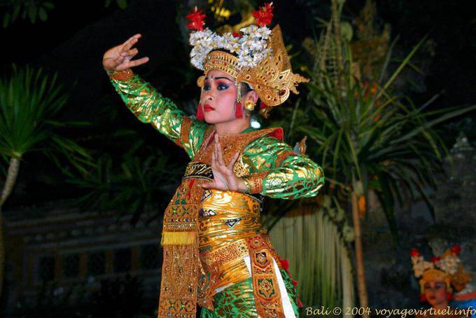 Bailarina Legong, Ubud, Danza Barong - Bali