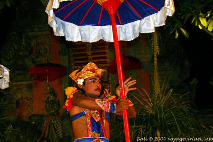 Juego con el paraguas balinesa Barong danza Ubud - Bali