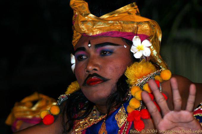 Belleza masculina, Ubud Barong - Bali