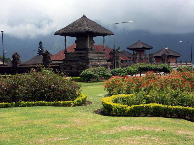 Shivaite water temple Pura Bratan Ulundanu Bali 