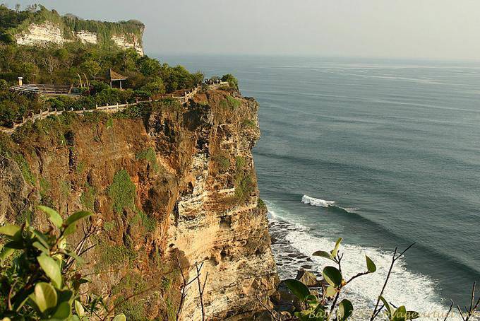 Vista superior de acantilado de Uluwatu - Bali