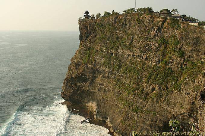 Vista de la obra del templo Pura Uluwatu Luhu - Bali