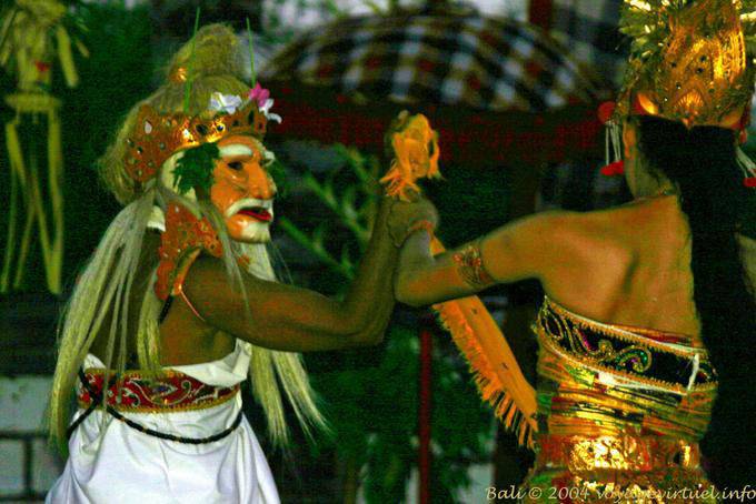 Topeng, teatro bailado y máscara, Kecak danza en Uluwatu - Bali