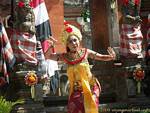 Juegos con los dedos, danza balinesa Kriss, Bali.