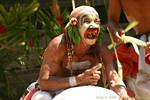 Riéndose de la victoria del Bien, Kriss danza, Bali.