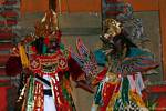Clash balinesa danza balinesa danza Ramayana Nusa Dua, Bali.