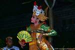 Perfil y movimientos con los dedos, espectáculo de danza balinesa, Bali.