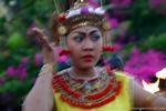 Danza enmascarado movimiento en Uluwatu, Bali.