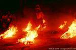 Danza del trance en las llamas Uluwatu Kecak, Bali.