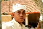 Bangli, retrato de un sacerdote, Bali.
