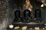 Los tres lingams Goa Gajah, Bali.