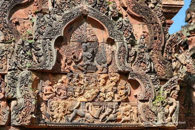 Frontón de la biblioteca sur, Banteay Srei, Angkor, Camboya