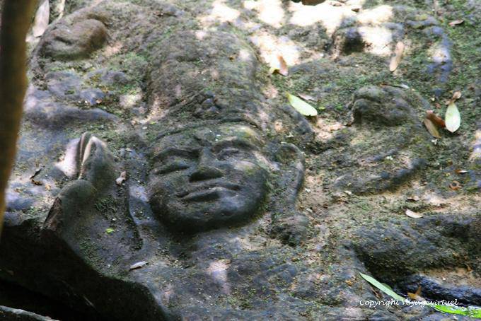 Kbal Spean, escultura en relieve en el lecho del río, Angkor, Camboya