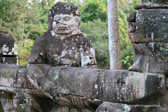 Gigante en el cuerpo de un naga, Preah Khan, Angkor, Camboya
