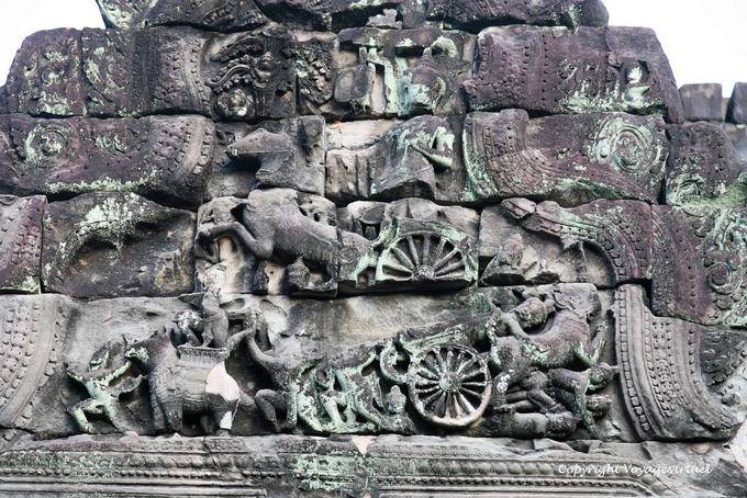 Escena Guerrero con tanques, frontón, Preah Khan, Angkor, Camboya