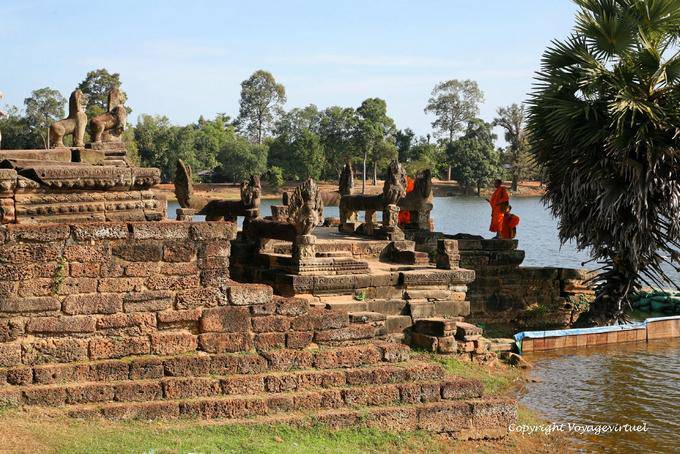 Pasos Srah Srang de las abluciones del templo, Angkor, Camboya