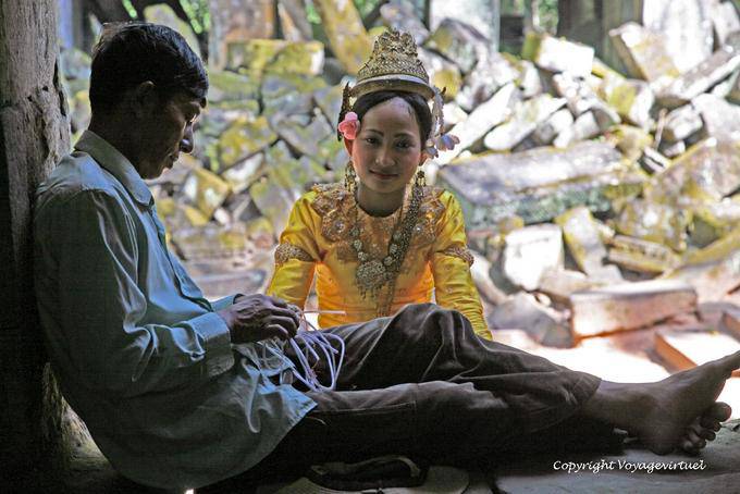 Artesanía y tradición, Ta Prohm,, Angkor, Camboya