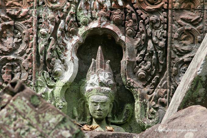 Miniatura en la pared Ta Phrom, Angkor, Camboya