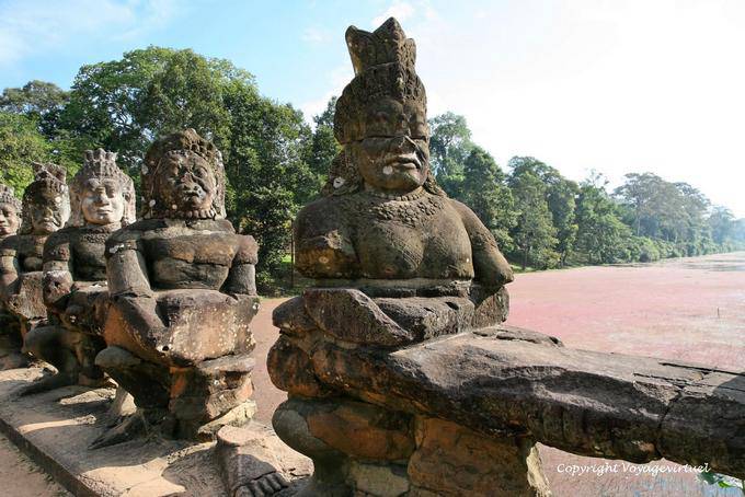 Angkor Thom nagas-barandillas, Angkor, Camboya