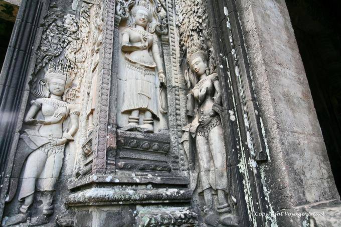 Femenina Devatas con diferentes tipos de sampot, Thommanon, Angkor, Camboya